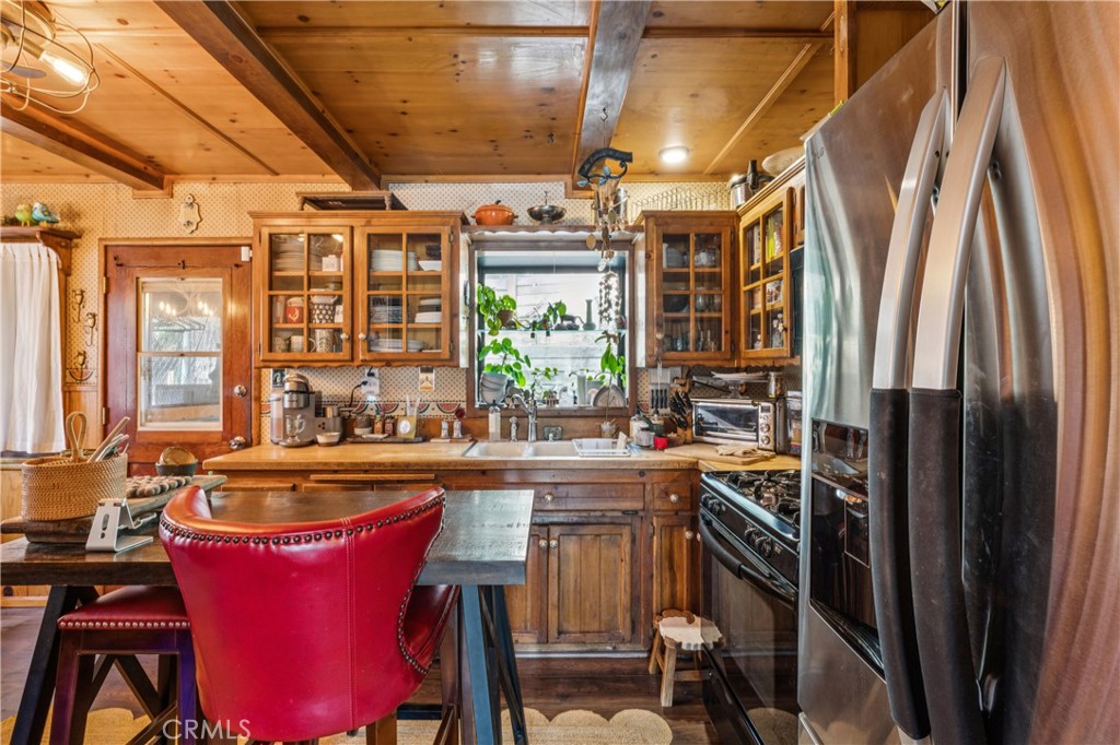 main property photo 9