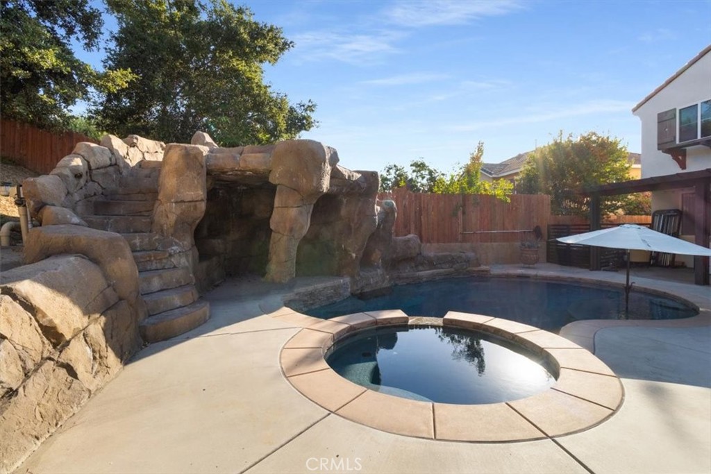 main property photo 50