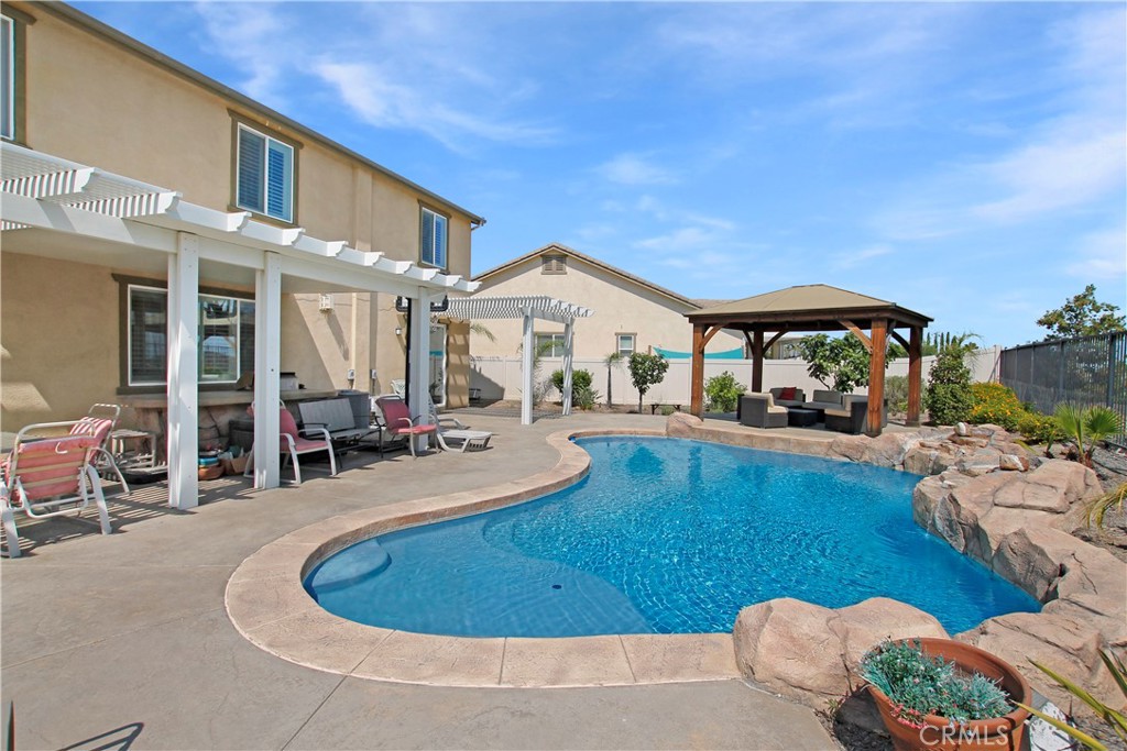 main property photo 15