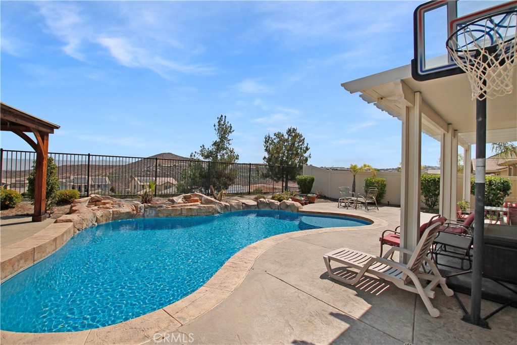 main property photo 16