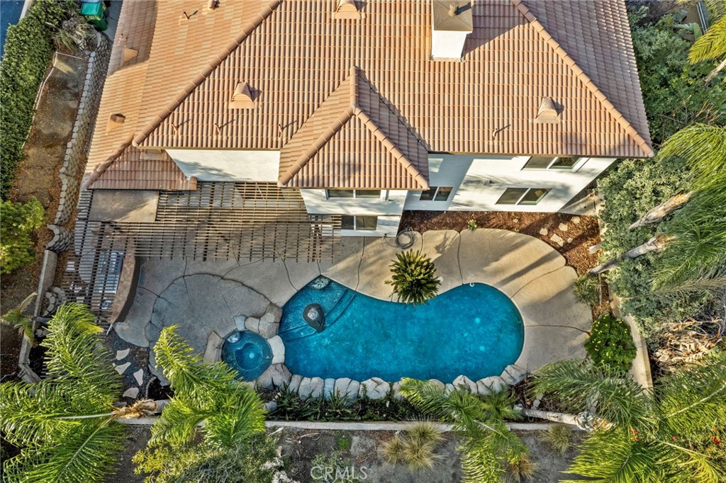 main property photo 40