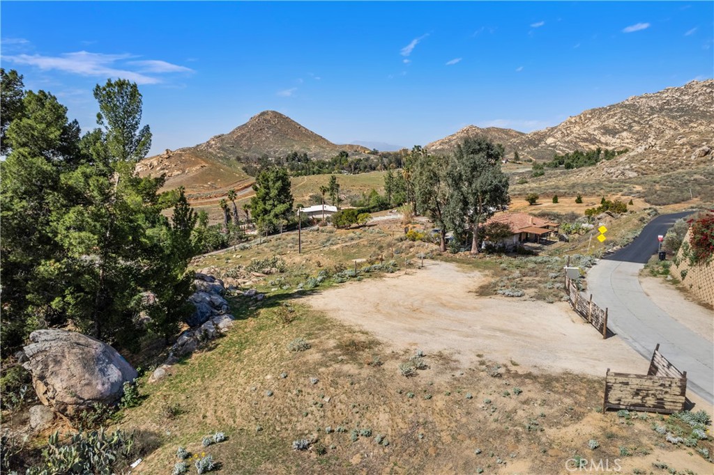 main property photo 25