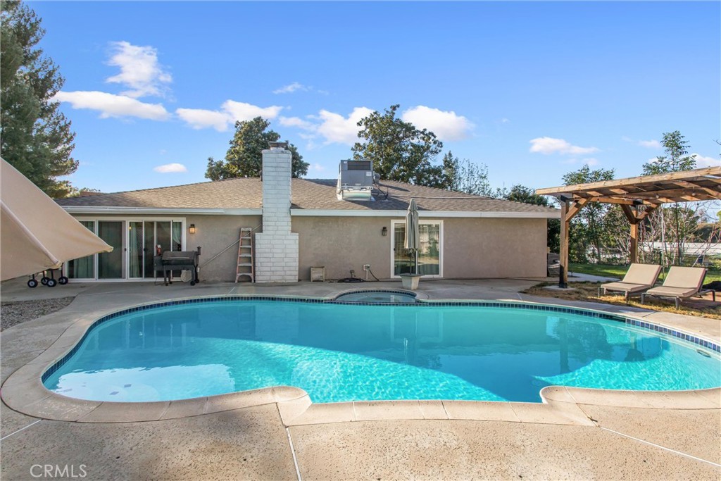 main property photo 30