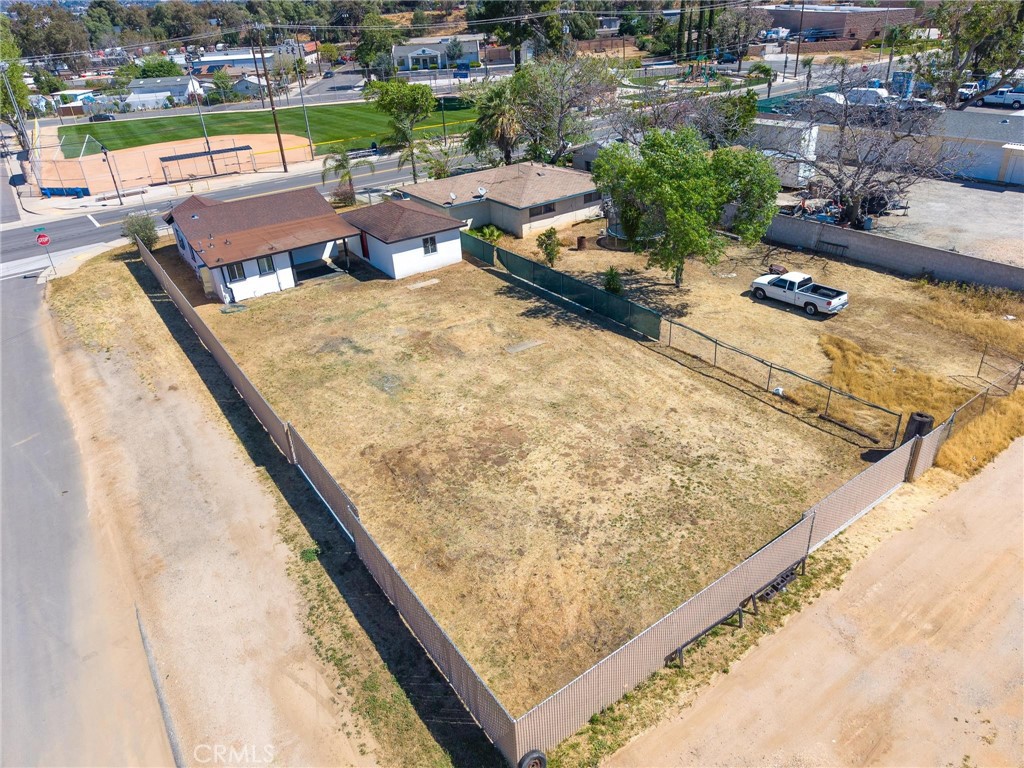 main property photo 35
