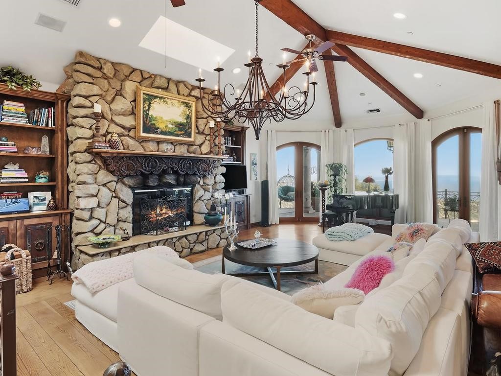 main property photo 14
