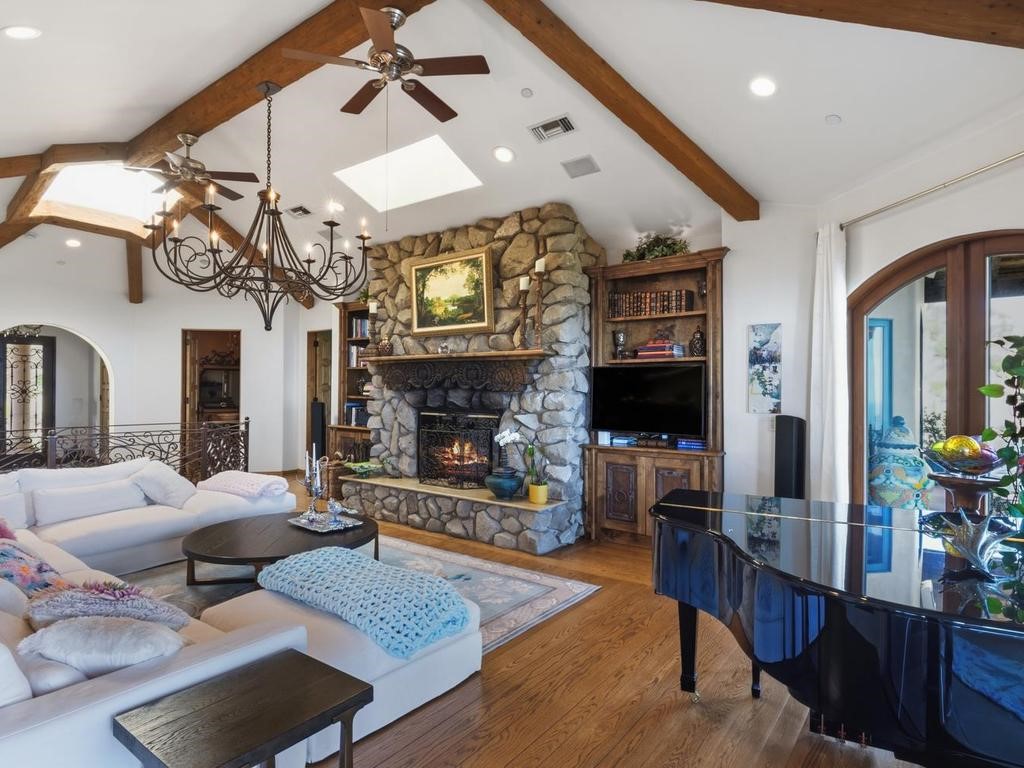 main property photo 15