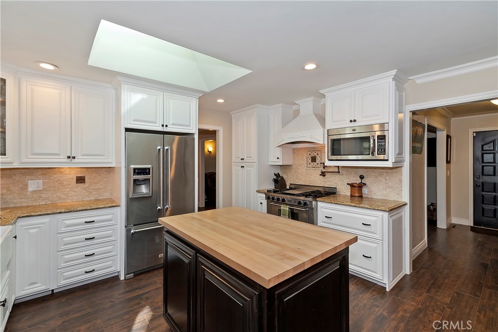 main property photo 13