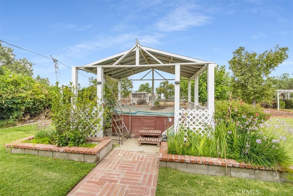 main property photo 40