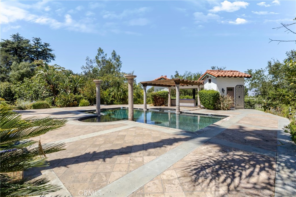 main property photo 41