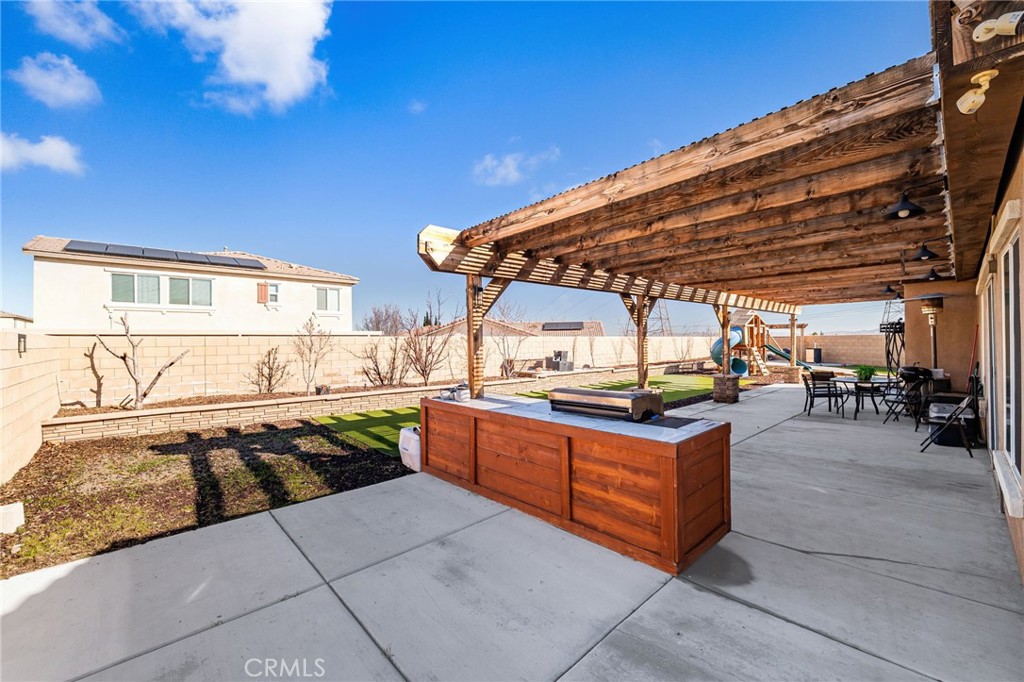 main property photo 18
