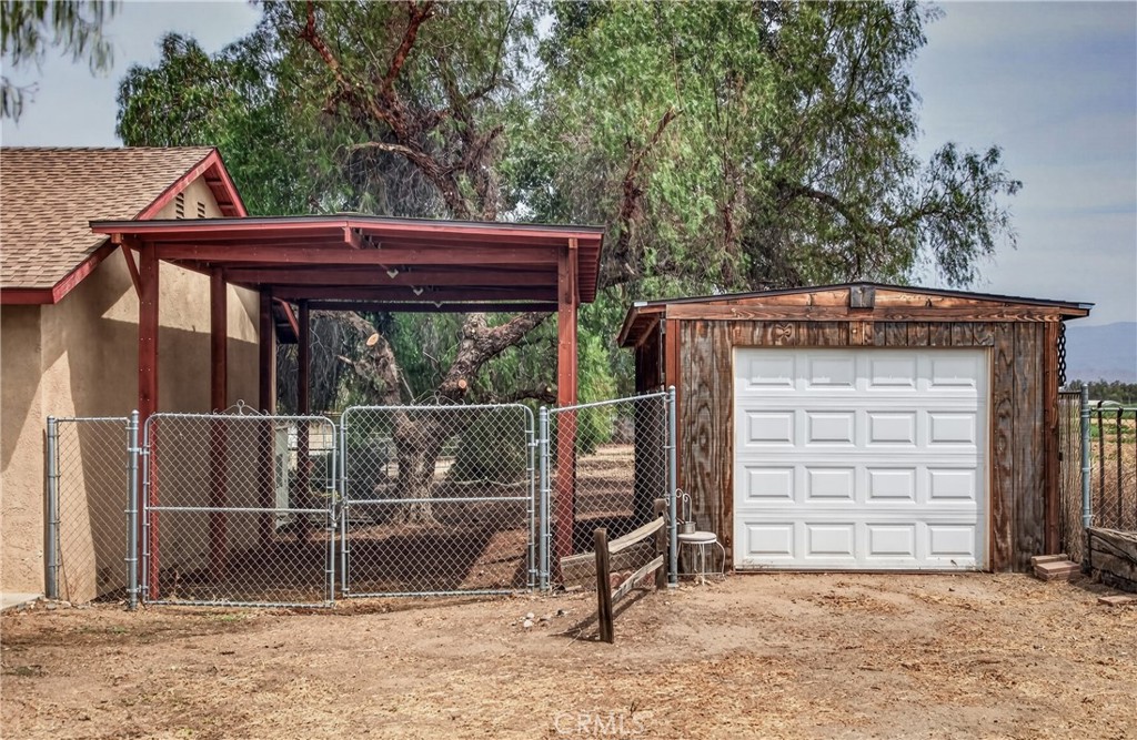 main property photo 28