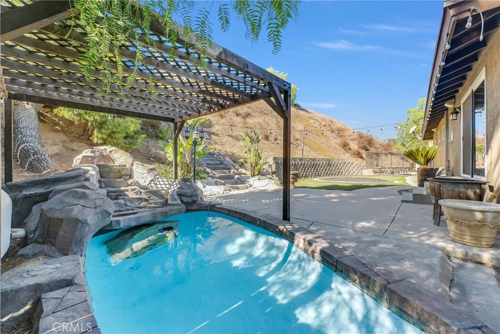 main property photo 9