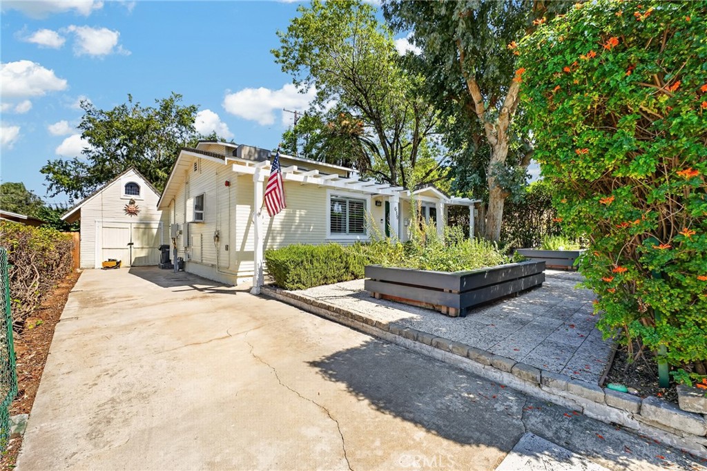 main property photo 50