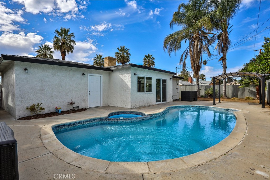 main property photo 9