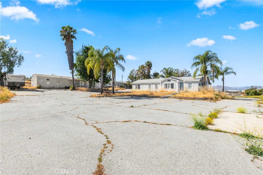 main property photo 11