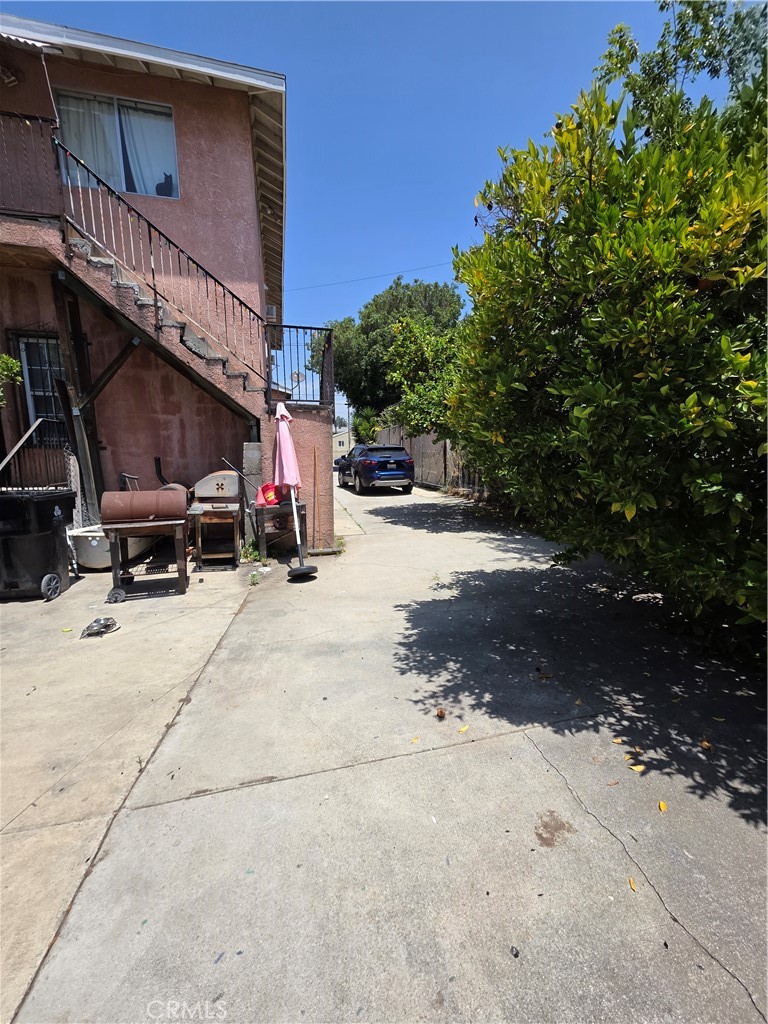 main property photo 11