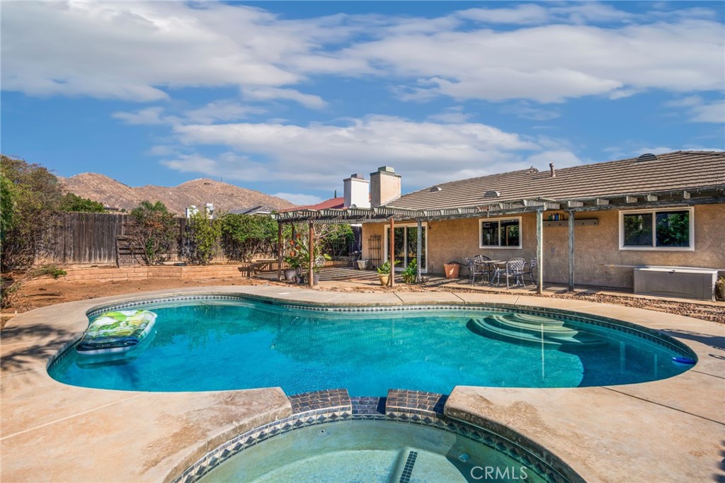 main property photo 22