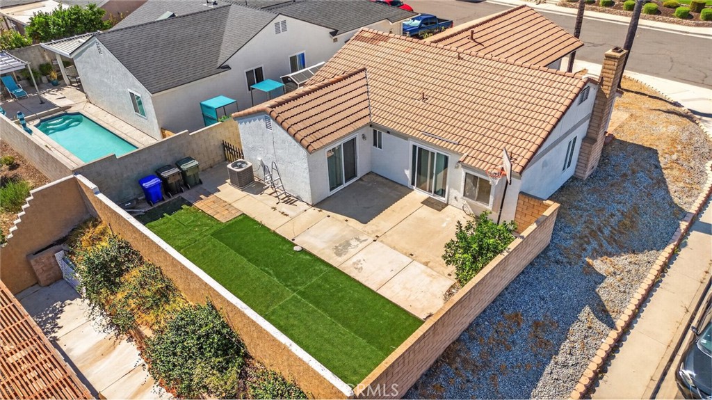 main property photo 30