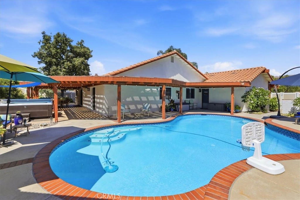 main property photo 41
