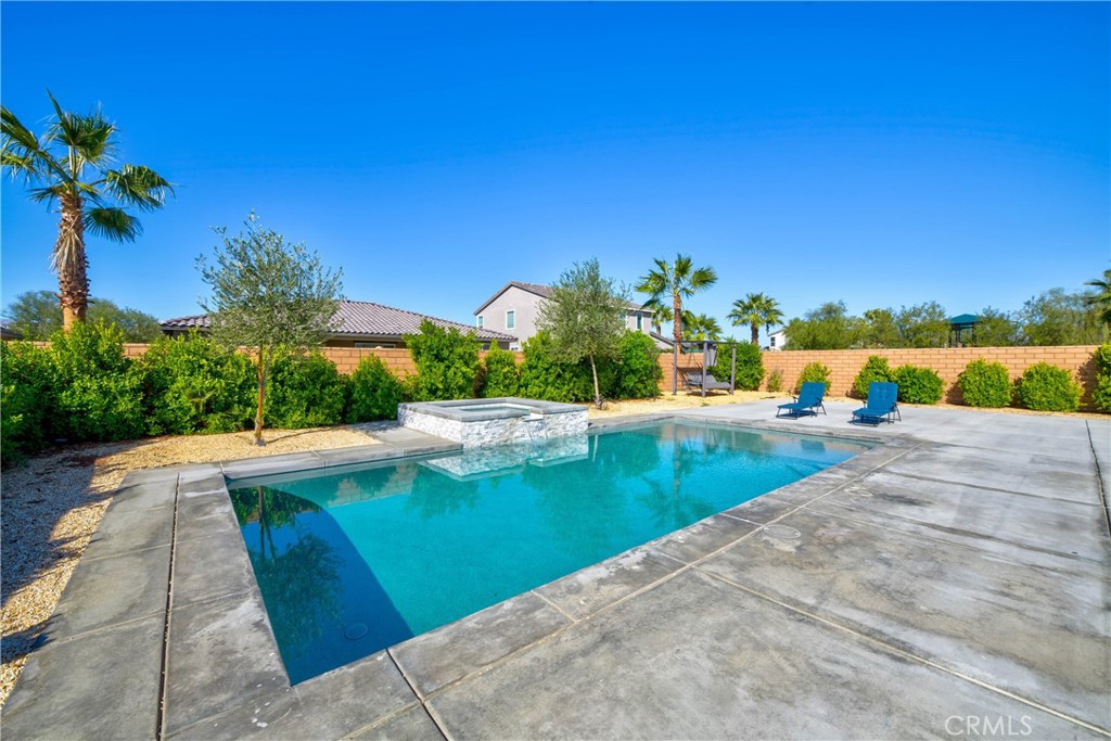 main property photo 31