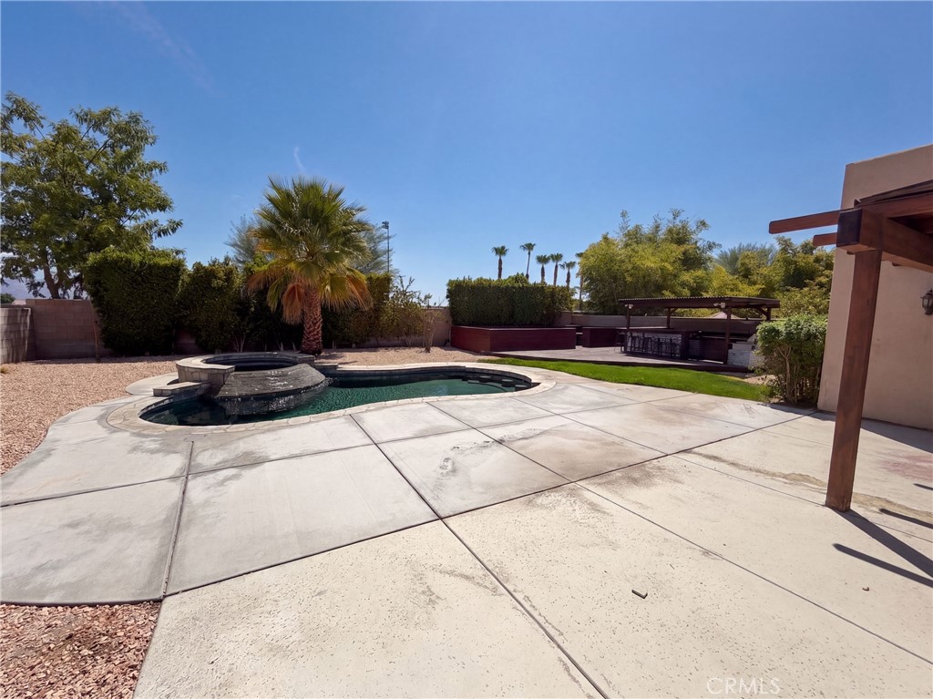 main property photo 24