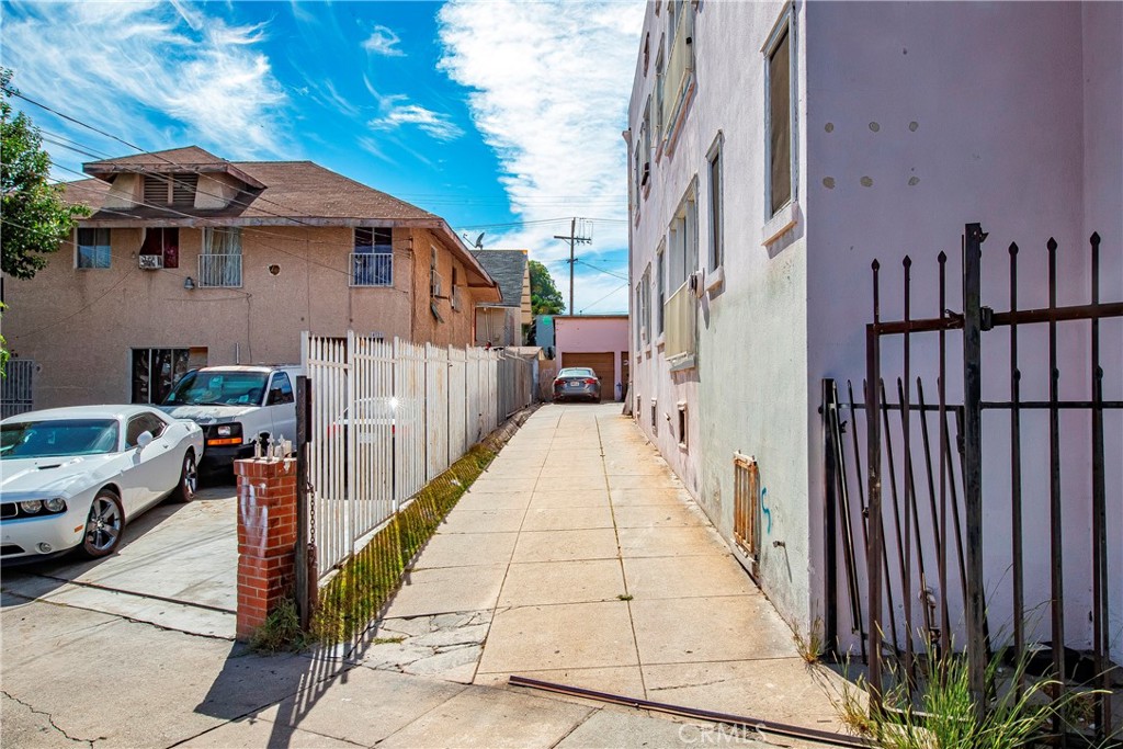 main property photo 9
