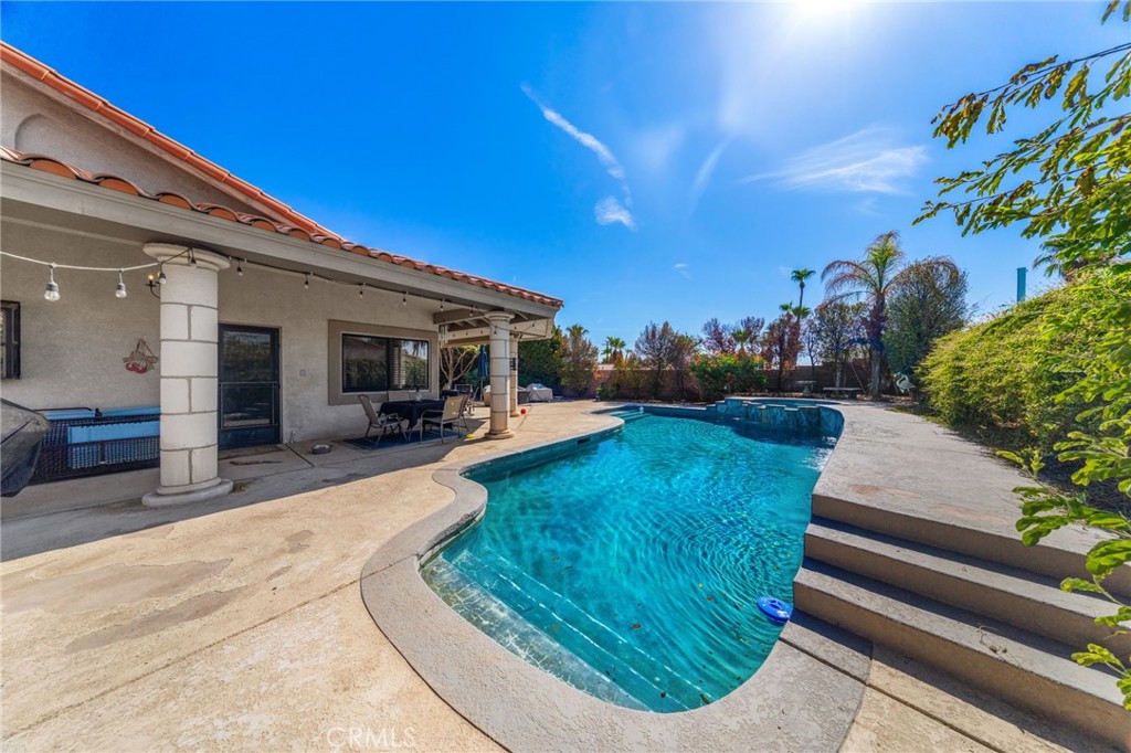 main property photo 25