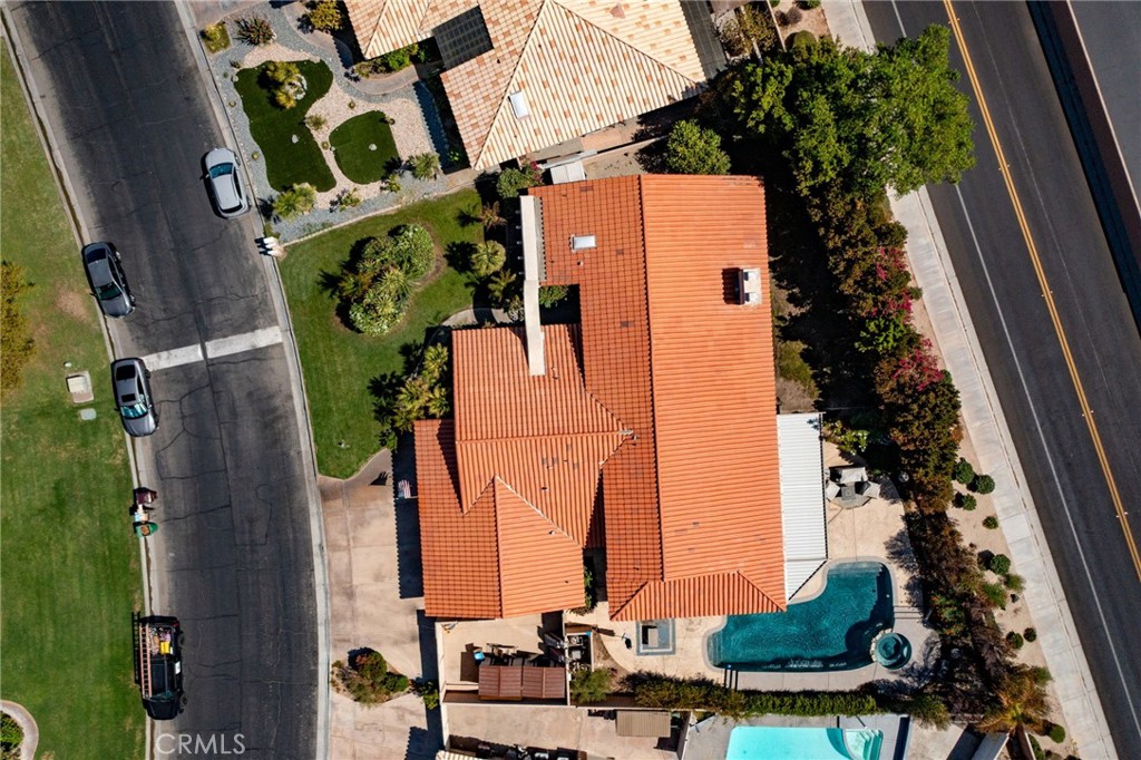 main property photo 28