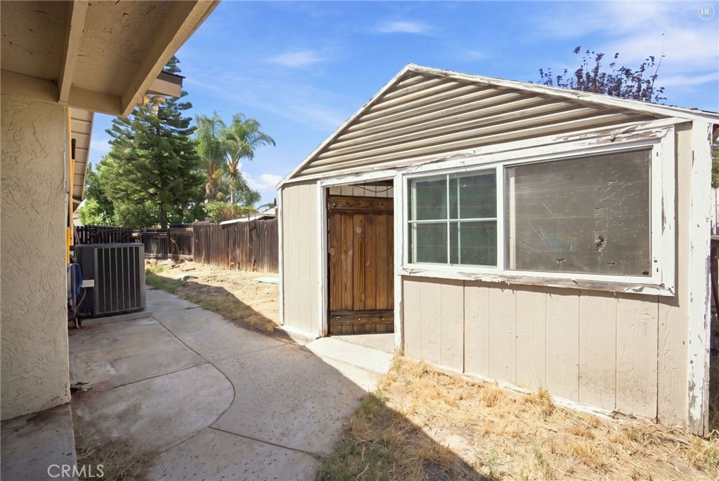 main property photo 28