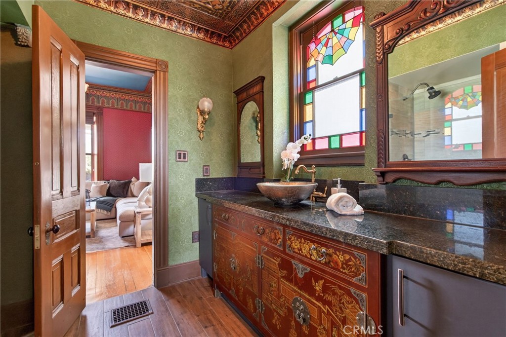 main property photo 13