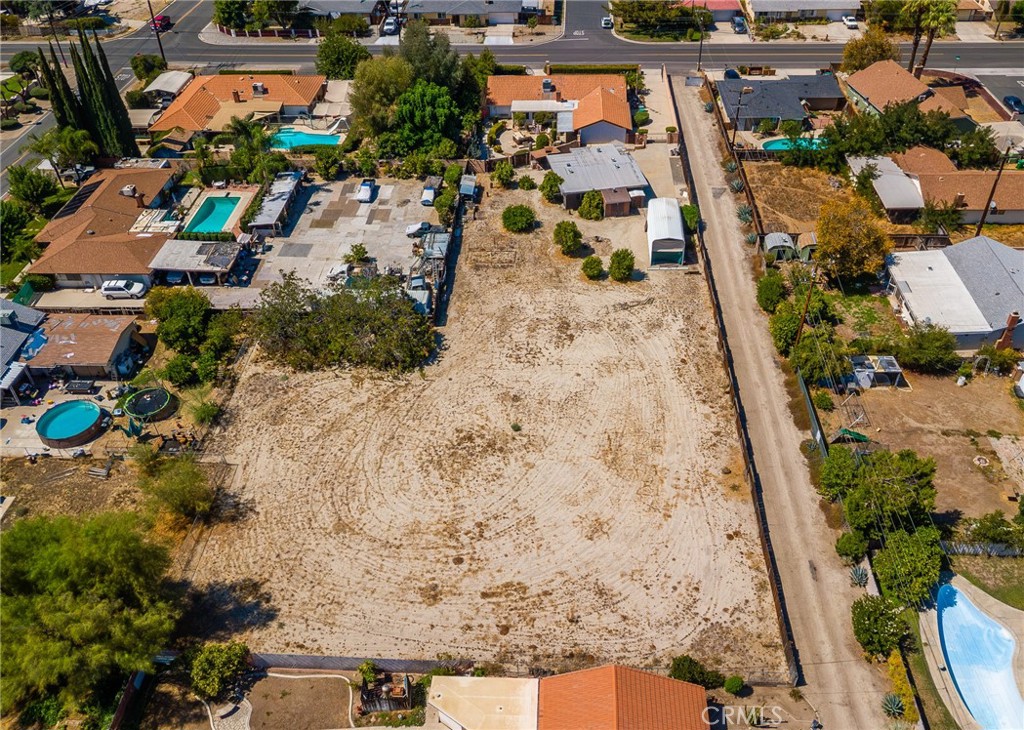 main property photo 13