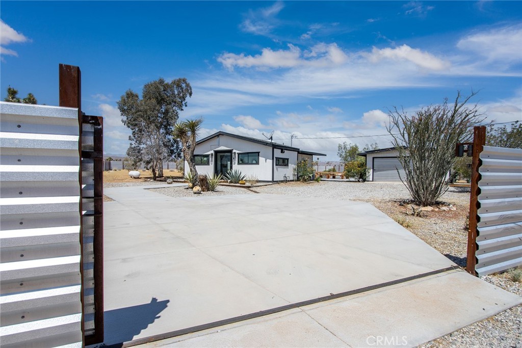 main property photo 6