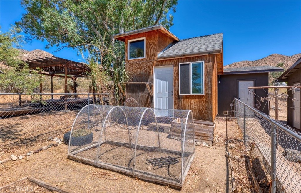 main property photo 7