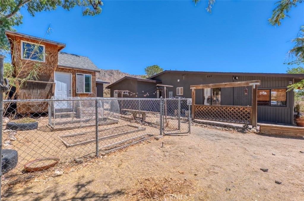 main property photo 8
