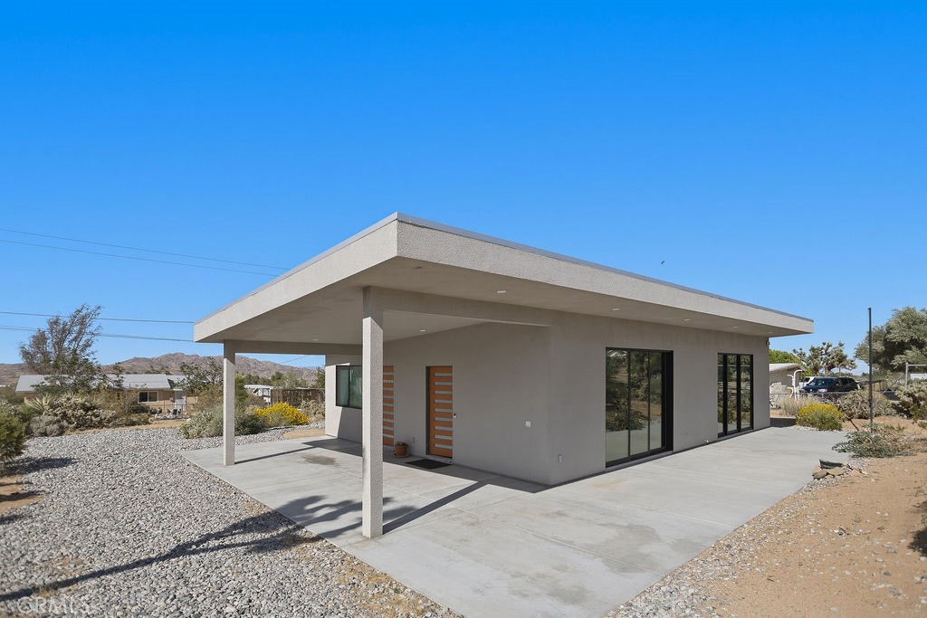 main property photo 28