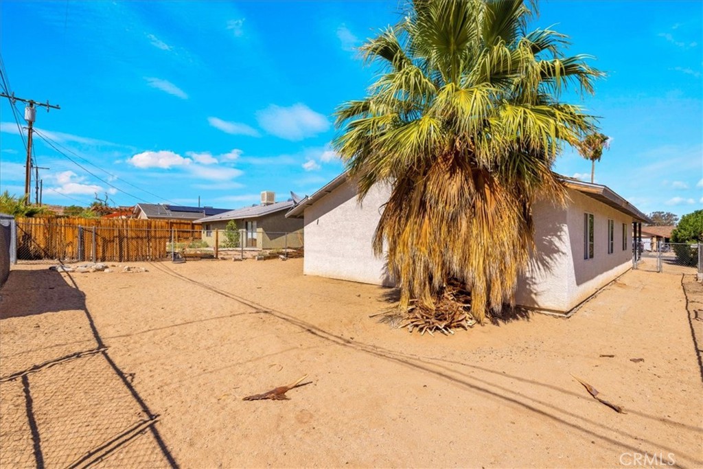 main property photo 28