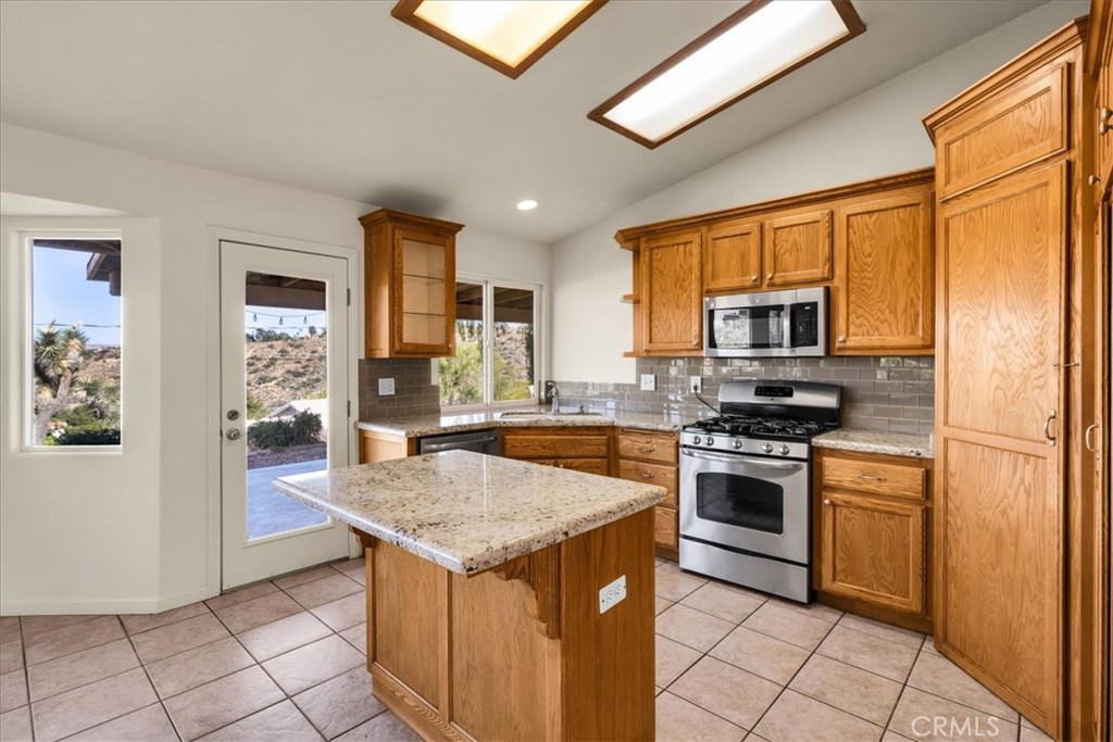 main property photo 13