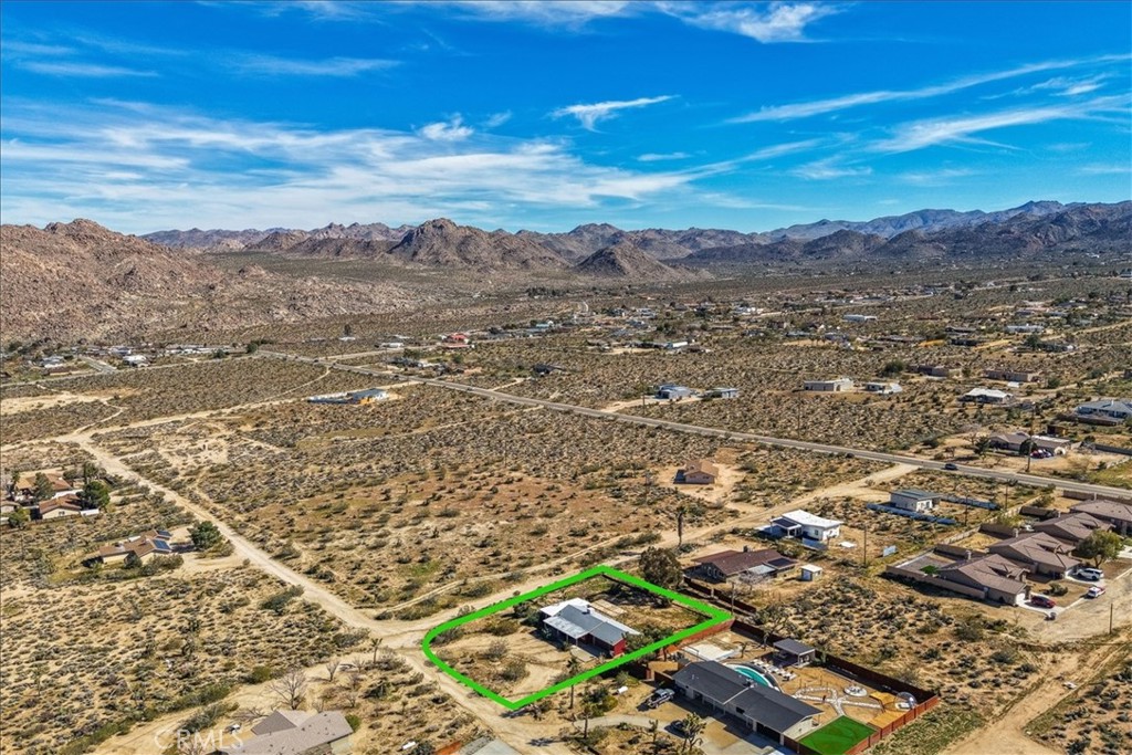 main property photo 28