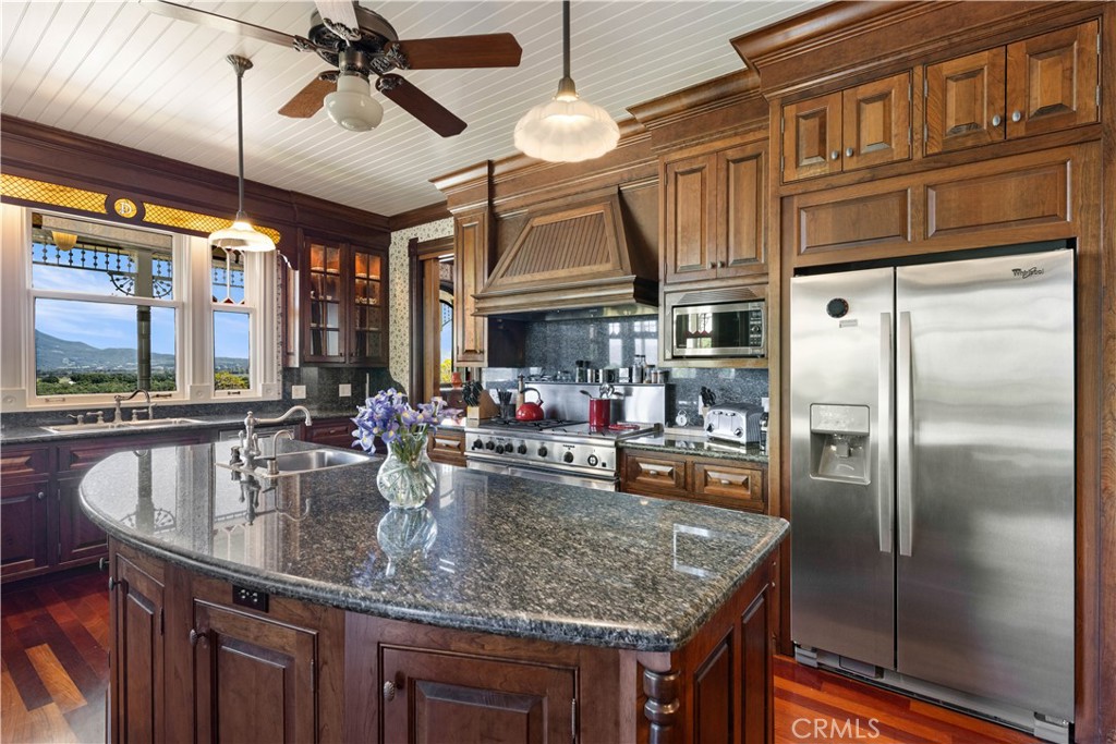 main property photo 12