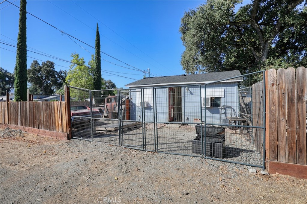 main property photo 11