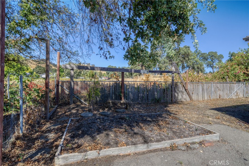 main property photo 33