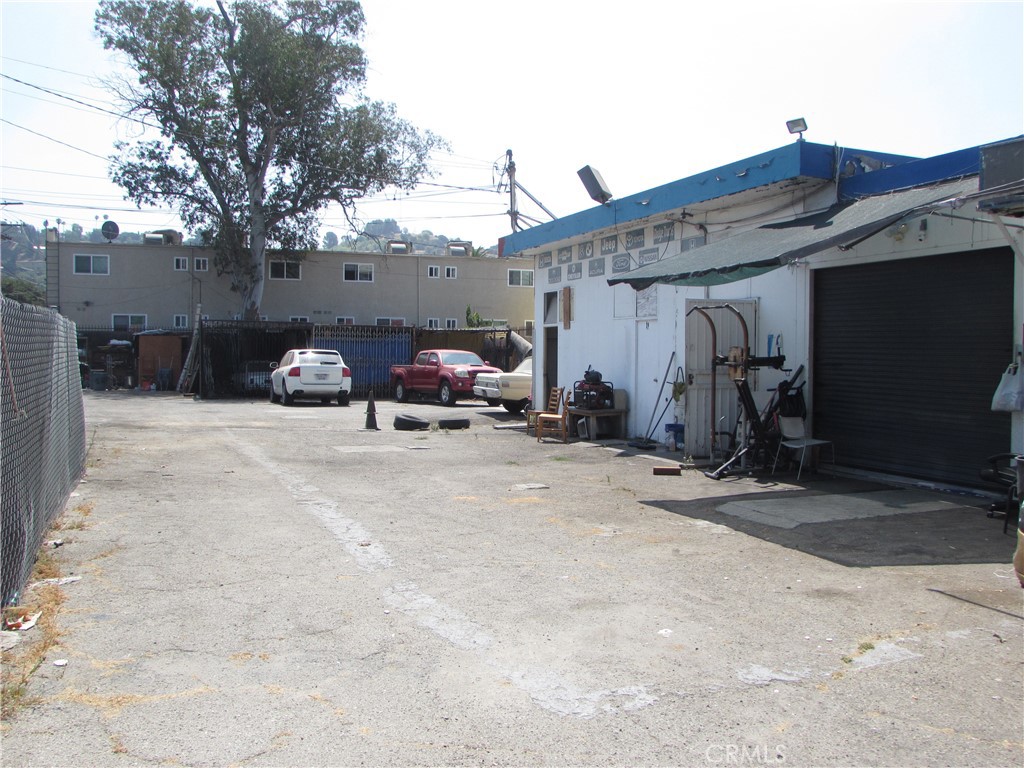 main property photo 37