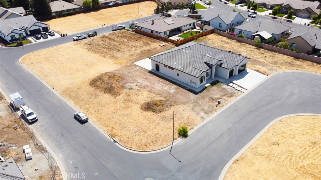main property photo 10