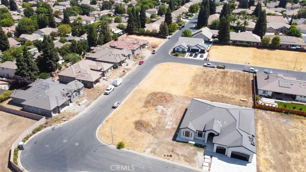 main property photo 13