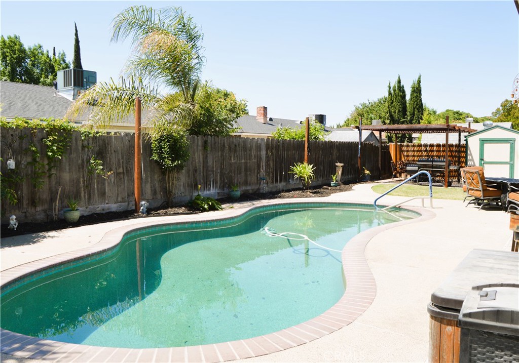 main property photo 31