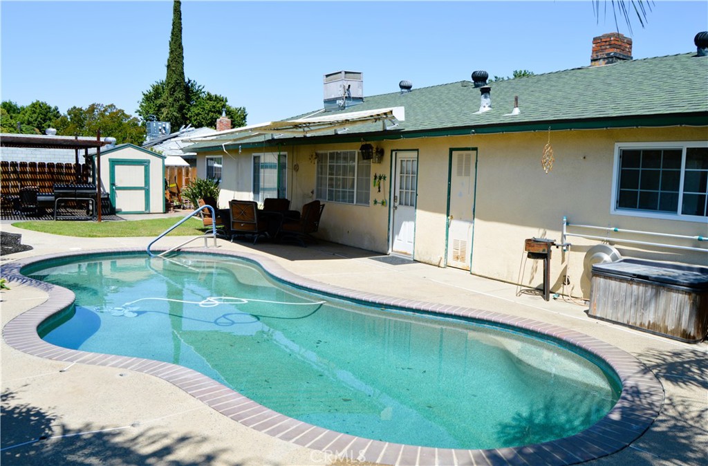 main property photo 32