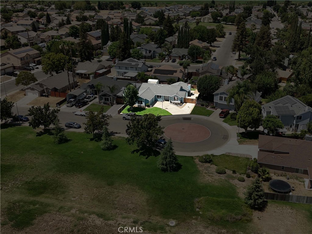 main property photo 40