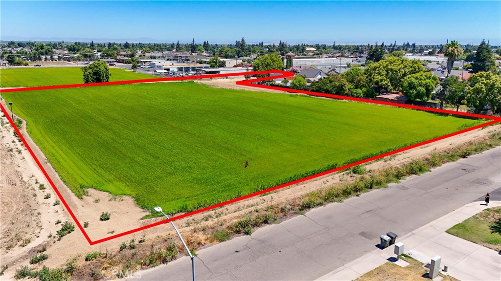 main property photo 17