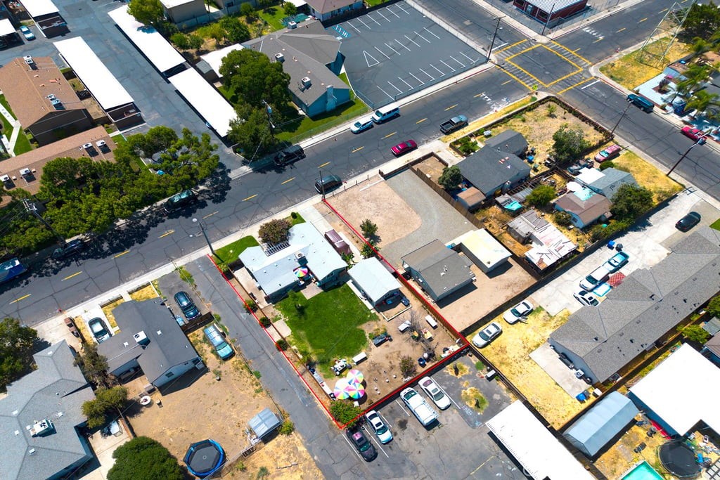 main property photo 37