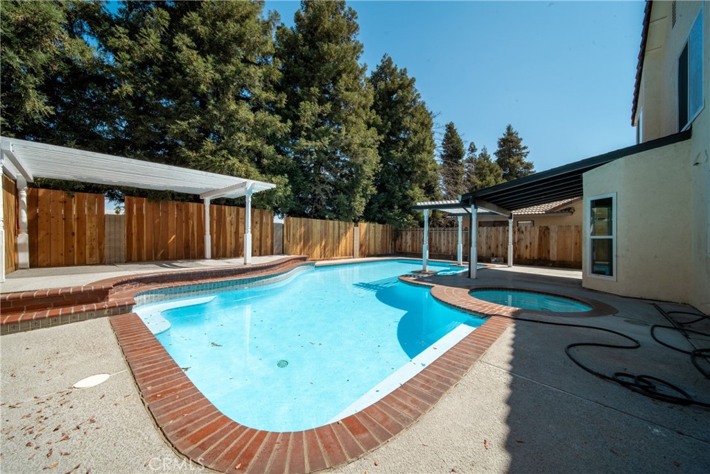 main property photo 18